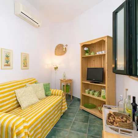 Di Fiori Beachfront With Terrace And Direct Access Tatil Evi Fontane Bianche