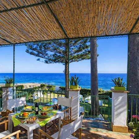 Di Fiori Beachfront With Terrace And Direct Access Fontane Bianche