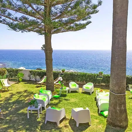 Di Fiori Beachfront With Terrace And Direct Access *